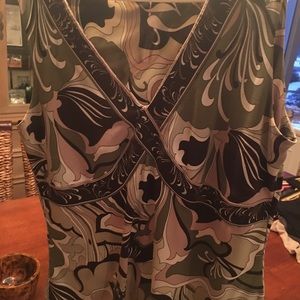 Tahari top  medium.  Beautiful colors